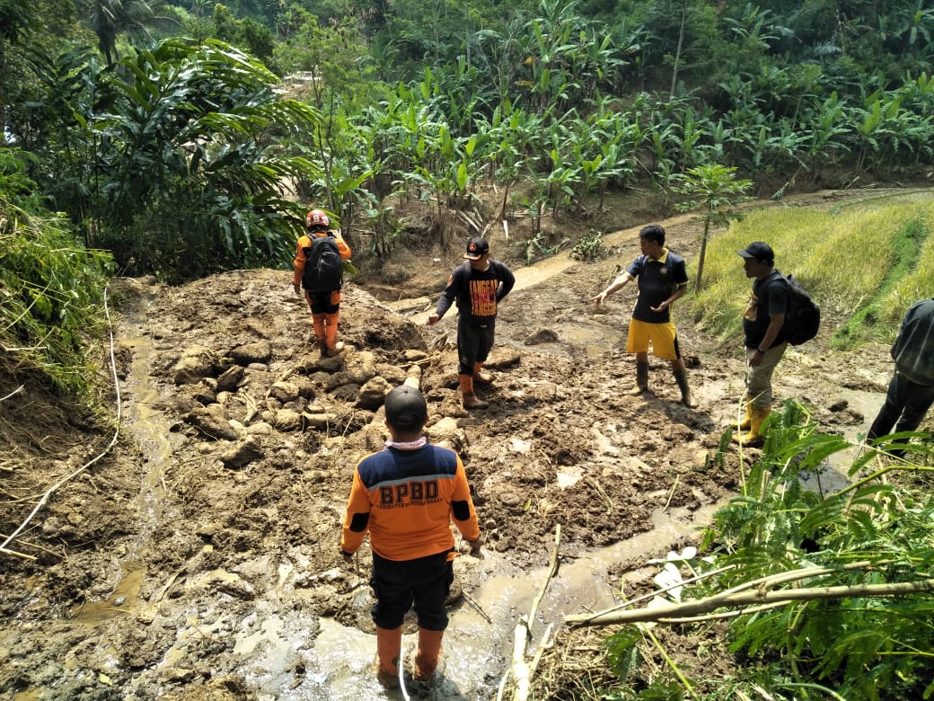 Banjir Dan Longsor Melanda Bandung Barat, Satu Warga Meninggal Dunia ...